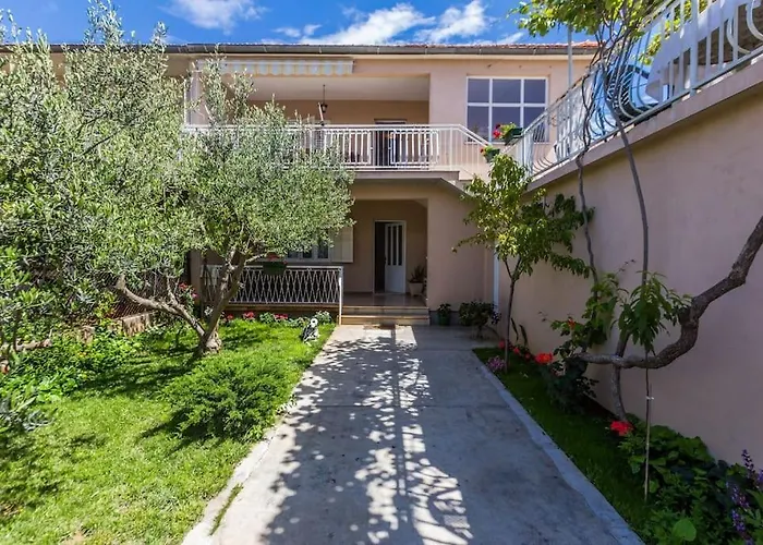 Beautiful 6bd House / Ideal For Larger Grups! בית נופש זאדאר