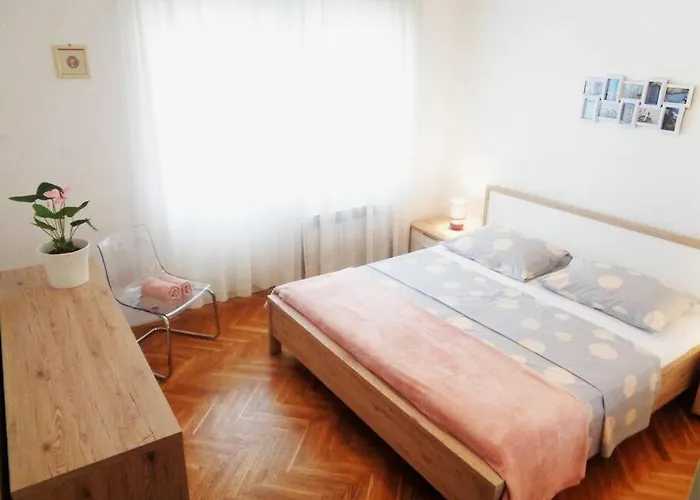 Beautiful 6bd House / Ideal For Larger Grups! בית נופש זאדאר