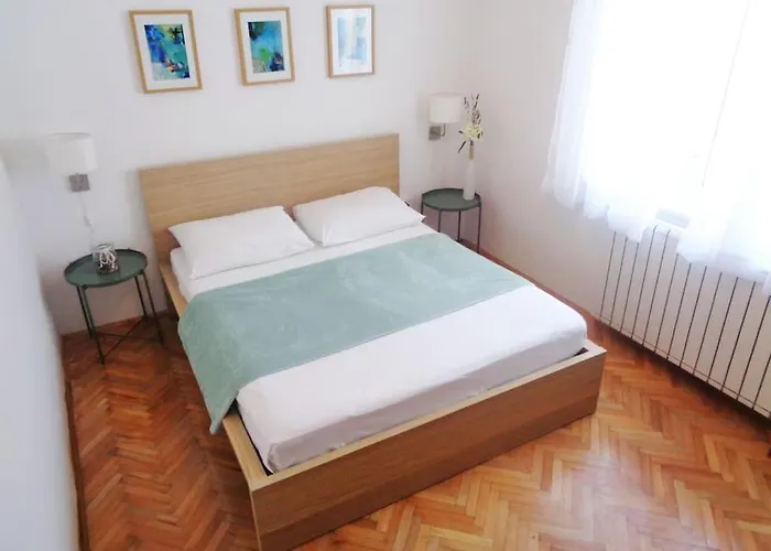 Beautiful 6bd House / Ideal For Larger Grups! *